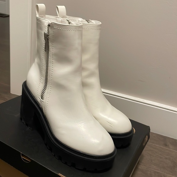 Urban outfitters women’s boots - Picture 2 of 4